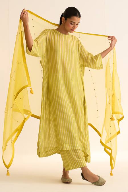 Buy Dot Yellow Organza Sequins, Embroidery Star Bell Dupatta Online at Aza Fashions Buy_Dot_Yellow Organza Sequins, Embroidery Star Bell Dupatta _Online_at_Aza_Fashions