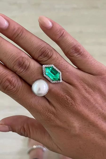 Shop_PRERTO_Green Four Layered And Hexagon Emerald Pearl Choker_Online_at_Aza_Fashions