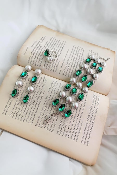 Prerto Hexagon Emerald Pearl Embellished Necklace Set 