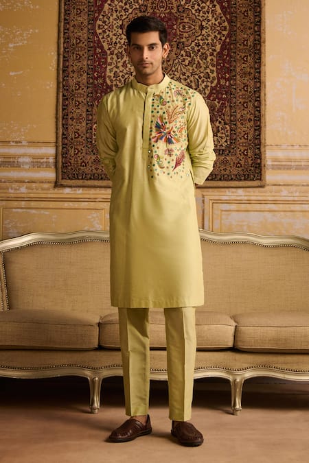 Shop Diyarajvvir Green Cotton, Silk Embroidery Floral Kurta And Pant Set at Aza Fashions Shop_Diyarajvvir_Green Cotton, Silk Embroidery Floral Kurta And Pant Set _at_Aza_Fashions