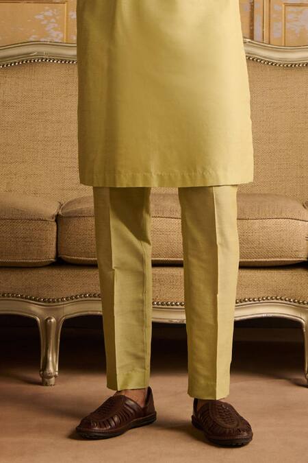 Buy Diyarajvvir Green Cotton, Silk Embroidery Floral Kurta And Pant Set Online at Aza Fashions Buy_Diyarajvvir_Green Cotton, Silk Embroidery Floral Kurta And Pant Set _Online_at_Aza_Fashions