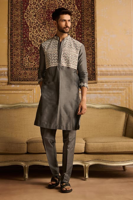 Shop Diyarajvvir Gray Cotton, Silk Embroidery, Mirrors Floral Geometric Bundi Set at Aza Fashions Shop_Diyarajvvir_Gray Cotton, Silk Embroidery, Mirrors Floral Geometric Bundi Set _at_Aza_Fashions