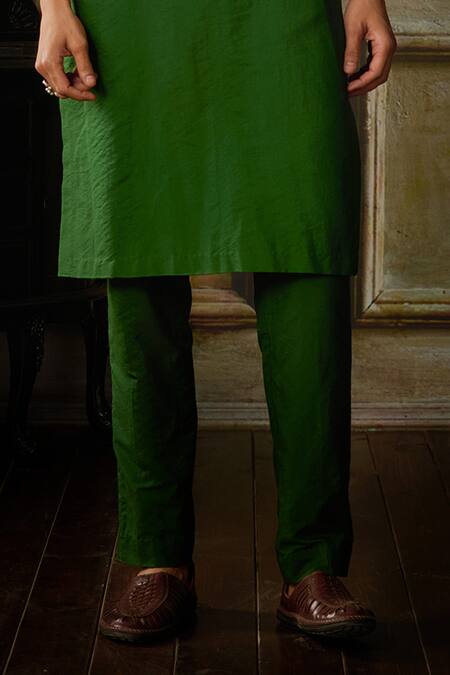 Buy Diyarajvvir Green Cotton, Silk, Linen Embroidery Tikki Kurta And Pant Set Online at Aza Fashions Buy_Diyarajvvir_Green Cotton, Silk, Linen Embroidery Tikki Kurta And Pant Set _Online_at_Aza_Fashions