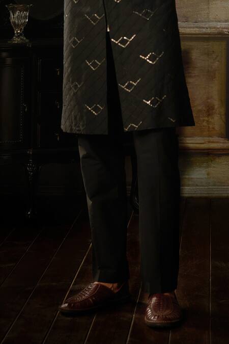 Shop Diyarajvvir Black Cotton, Silk Embroidery Arrow Kurta And Pant Set Online at Aza Fashions Shop_Diyarajvvir_Black Cotton, Silk Embroidery Arrow Kurta And Pant Set _Online_at_Aza_Fashions