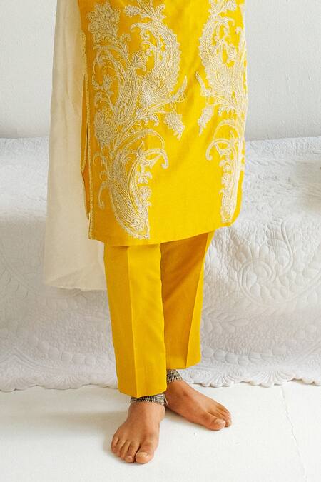 Wabi Sabi By Anshum-Ritesh_Yellow Chanderi Embroidery Paisley Vine Kurta With Pyjama _at_Aza_Fashions
