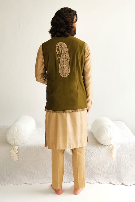 Shop Wabi Sabi By Anshum-Ritesh Green Chanderi Embroidery Paisley Vine Bundi Set at Aza Fashions Shop_Wabi Sabi By Anshum-Ritesh_Green Chanderi Embroidery Paisley Vine Bundi Set _at_Aza_Fashions