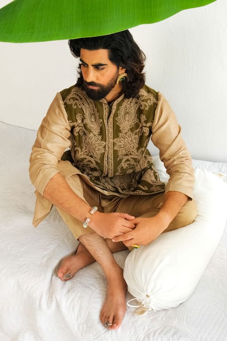 Wabi Sabi By Anshum-Ritesh Green Chanderi Embroidery Paisley Vine Bundi Set Online at Aza Fashions Wabi Sabi By Anshum-Ritesh_Green Chanderi Embroidery Paisley Vine Bundi Set _Online_at_Aza_Fashions