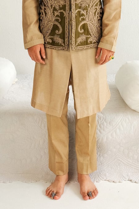 Wabi Sabi By Anshum-Ritesh Green Chanderi Embroidery Paisley Vine Bundi Set at Aza Fashions Wabi Sabi By Anshum-Ritesh_Green Chanderi Embroidery Paisley Vine Bundi Set _at_Aza_Fashions