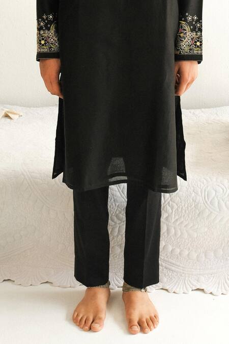 Wabi Sabi By Anshum-Ritesh_Black Chanderi Embroidery Bling And Bloom Kurta With Pyjama _Online_at_Aza_Fashions