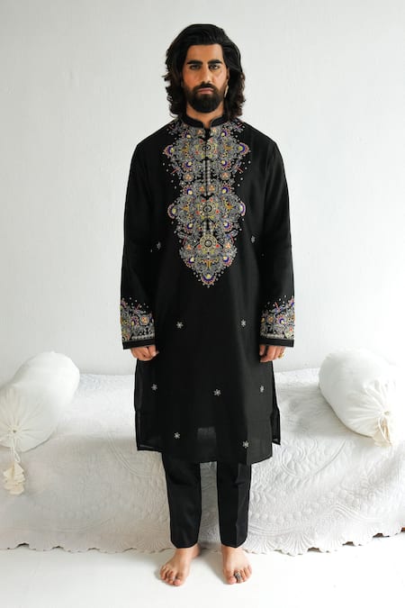 WABI SABI BY ANSHUM-RITESH Black Chanderi Embroidery Sequin Dragonfly Kurta With Pyjama 