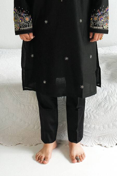 Buy Wabi Sabi By Anshum-Ritesh Black Chanderi Embroidery Dragonfly Kurta With Pyjama Online at Aza Fashions Buy_Wabi Sabi By Anshum-Ritesh_Black Chanderi Embroidery Dragonfly Kurta With Pyjama _Online_at_Aza_Fashions
