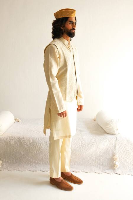 Buy Wabi Sabi By Anshum-Ritesh Beige Chanderi Beads, Diamonds, Embroidery Paisley Boteh Bundi Set Buy_Wabi Sabi By Anshum-Ritesh_Beige Chanderi Beads, Diamonds, Embroidery Paisley Boteh Bundi Set