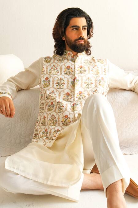 Wabi Sabi By Anshum-Ritesh_Ivory Cotton, Silk Embroidery Jaipur Mural Bundi Set _Online_at_Aza_Fashions