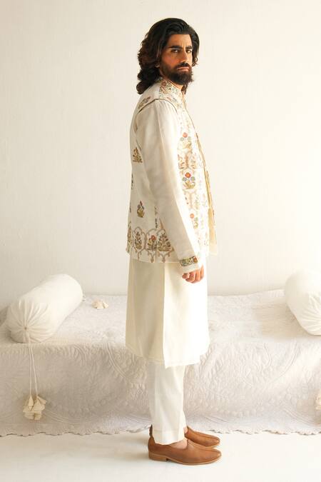 Buy_Wabi Sabi By Anshum-Ritesh_Ivory Cotton, Silk Embroidery Jaipur Mural Bundi Set 