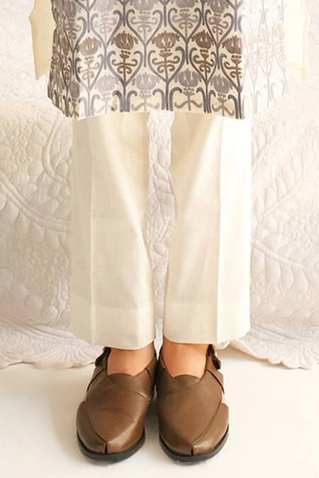 Wabi Sabi By Anshum-Ritesh Ivory Chanderi Embroidery Tulip Tapestry Kurta With Pyjama at Aza Fashions Wabi Sabi By Anshum-Ritesh_Ivory Chanderi Embroidery Tulip Tapestry Kurta With Pyjama _at_Aza_Fashions