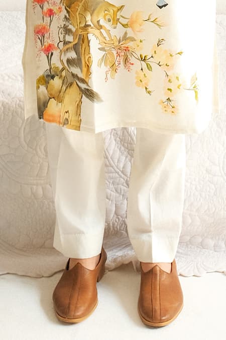 Wabi Sabi By Anshum-Ritesh_Ivory Chanderi Raccoon Trail Hand Painted Kurta With Pyjama _Online_at_Aza_Fashions