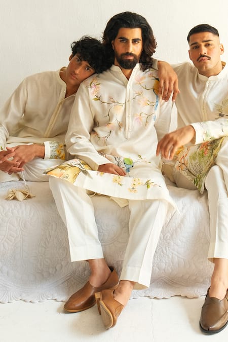 Buy_Wabi Sabi By Anshum-Ritesh_Ivory Chanderi Raccoon Trail Hand Painted Kurta With Pyjama 