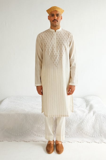 WABI SABI BY ANSHUM-RITESH Asterisk Embroidered Kurta With Pyjama 