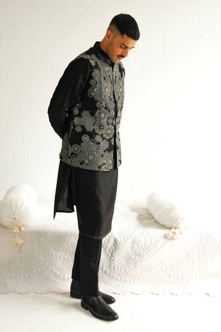 Wabi Sabi By Anshum-Ritesh_Black Cotton, Silk Embroidery Arabesque Bundi Set _Online_at_Aza_Fashions