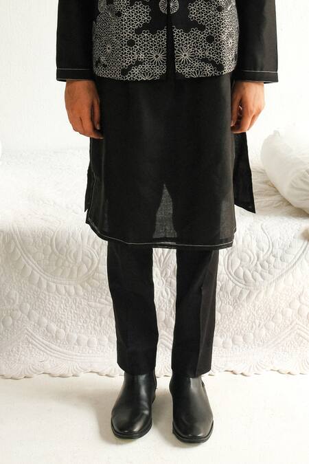 Wabi Sabi By Anshum-Ritesh_Black Cotton, Silk Embroidery Arabesque Bundi Set _at_Aza_Fashions