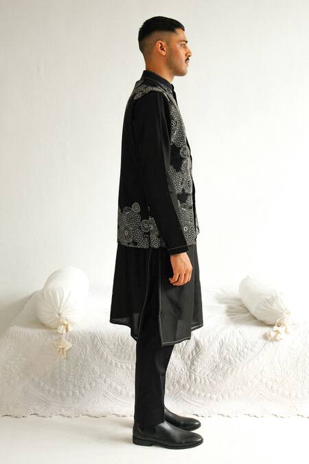 Buy_Wabi Sabi By Anshum-Ritesh_Black Cotton, Silk Embroidery Arabesque Bundi Set 