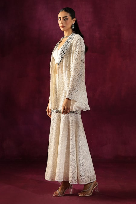 Shop Twenty Nine White Georgette Mirrors, Beads V-neck Neckline Embellished Crop Top at Aza Fashions Shop_Twenty Nine_White Georgette Mirrors, Beads V-neck Neckline Embellished Crop Top _at_Aza_Fashions