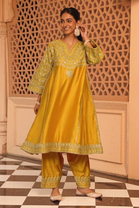 Sheetal Batra Aiman Kashmiri Tilla Embroidered Chauga Kurta With Salwar 