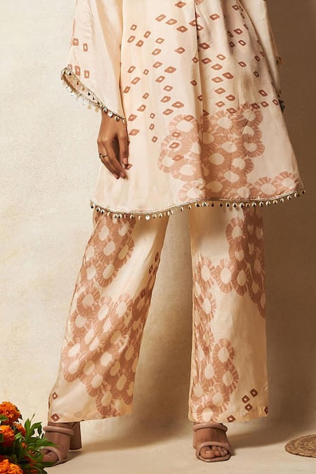 Vedika M Beige Silk Lace, Sequins Mandarin Collar Tie-dye Print Kaftan With Pant Online at Aza Fashions Vedika M_Beige Silk Lace, Sequins Mandarin Collar Tie-dye Print Kaftan With Pant _Online_at_Aza_Fashions