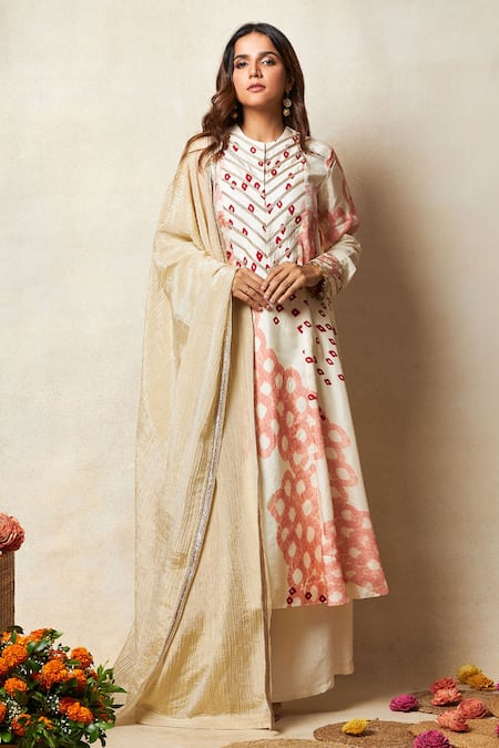 Vedika M Ivory Kurta And Pant Silk Printed Abstract Bandhani Round Embroidered Set 