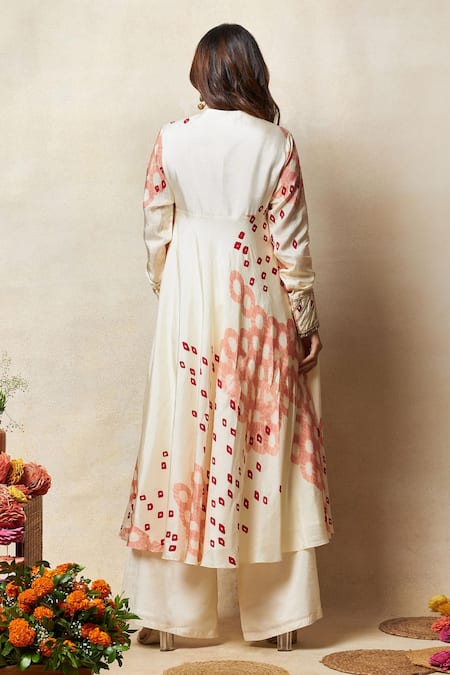 Shop_Vedika M_Ivory Silk Embroidery Round Neck Abstract Bandhani Print Kurta Pant Set _at_Aza_Fashions