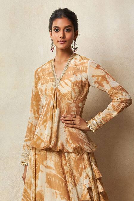 Vedika M_Beige Zari Crush Printed Abstract Bandhani V Neck Lehenga Set _Online_at_Aza_Fashions