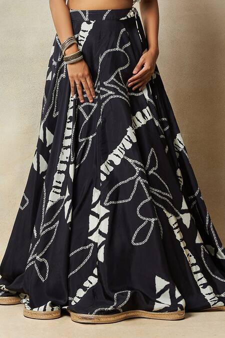 Vedika M_Black Silk Printed Abstract Round Bandhani Blouse And Lehenga Set _Online_at_Aza_Fashions