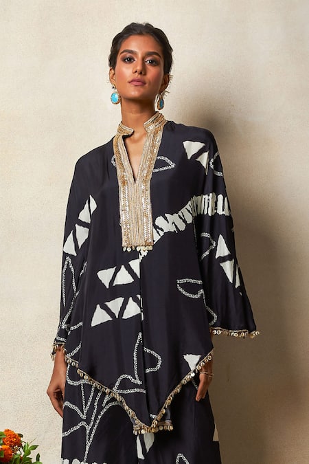 Vedika M_Black Silk Sequins Collared, V-neck Abstract Bandhani Print Kaftan And Pant Set _Online_at_Aza_Fashions