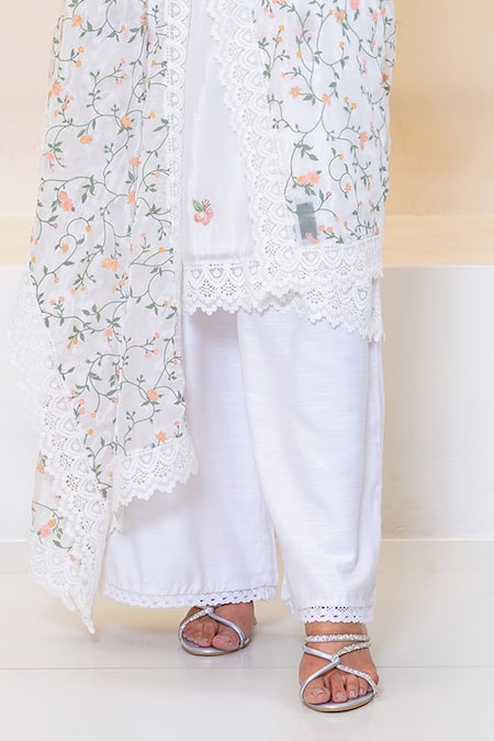 Shruti Sancheti White Hemp, Silk Embroidery, Lace Round Neck Floral Kurta Set Online at Aza Fashions Shruti Sancheti_White Hemp, Silk Embroidery, Lace Round Neck Floral Kurta Set _Online_at_Aza_Fashions