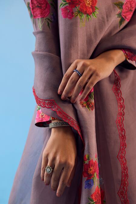 Surmaye_Grey Organza, Silk Cut Work Ethereal Scalloped Flora Border Dupatta _Online_at_Aza_Fashions