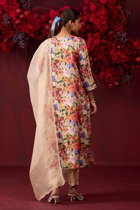 Shop_Surmaye_Beige Organza, Silk Embroidery Ethereal Scalloped Phool Cutwork Border Dupatta _at_Aza_Fashions