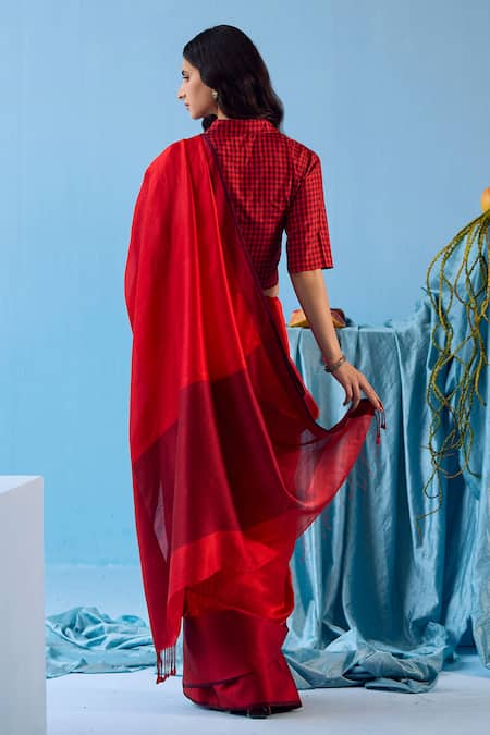 Surmaye Bold Allure Handwoven Satin Border Saree 