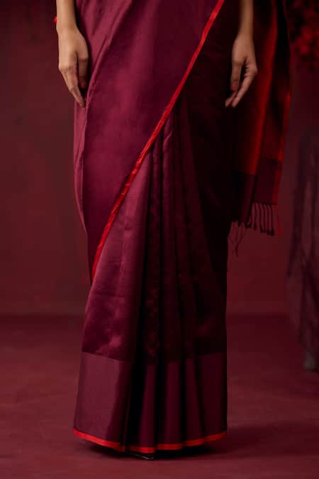 Surmaye_Maroon Silk Bold Allure Hamdwoven Saree _at_Aza_Fashions