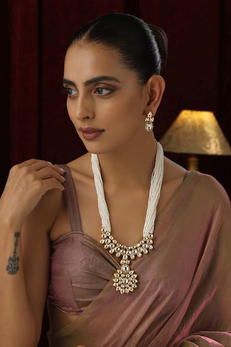 Shop Swabhimann White Beads, Diamonds Flower Kundan Studded Necklace Set Online at Aza Fashions Shop_Swabhimann_White Beads, Diamonds Flower Kundan Studded Necklace Set _Online_at_Aza_Fashions