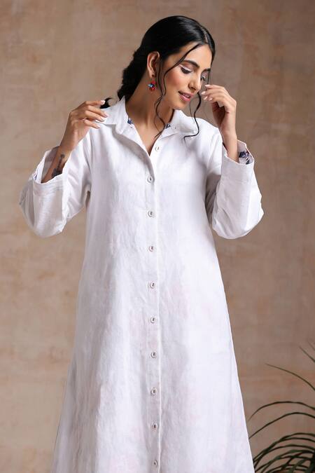 Vasstram_White Cotton, Linen Collared Gulistaan Solid Long Jacket _at_Aza_Fashions