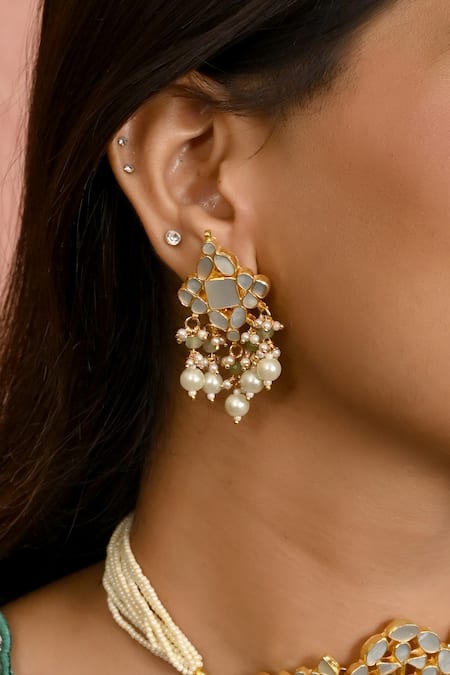 Namasya Mother Of Pearl Embellished Pendant Choker Set 