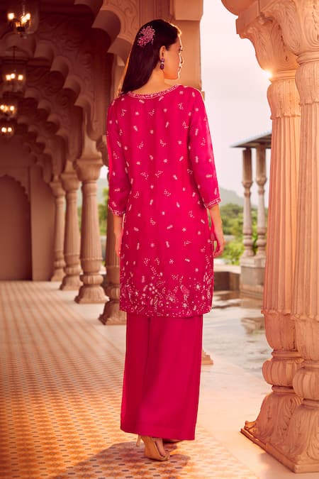 Aariyana Couture_Pink Silk Organza Embroidery V-neck Hand Kurta With Pant _Online_at_Aza_Fashions
