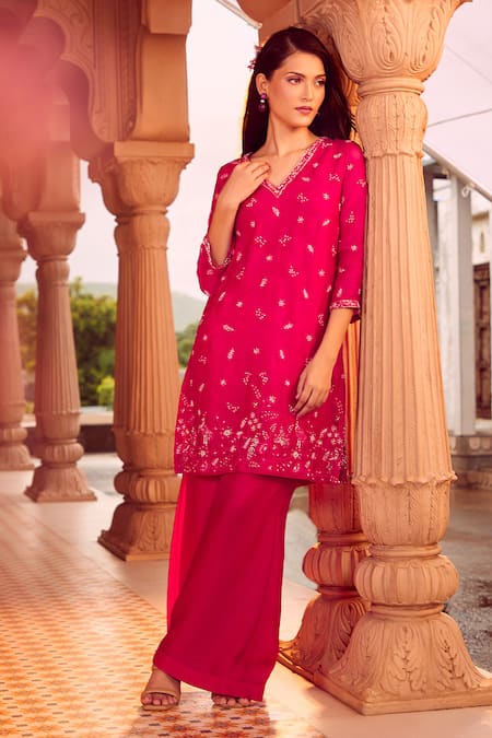 Buy_Aariyana Couture_Pink Silk Organza Embroidery V-neck Hand Kurta With Pant 