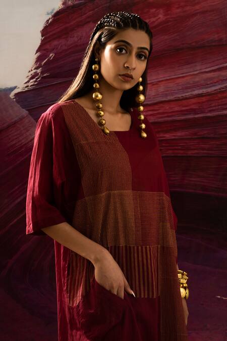 Buy_Banana Labs_Maroon Cotton Applique Round Neck Line Handblock Print Kurta Pant Set _Online_at_Aza_Fashions