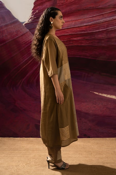 Banana Labs_Brown Cotton Zari Scoop Neck Line Weave Handblock Printed Kurta Pant Set _Online_at_Aza_Fashions