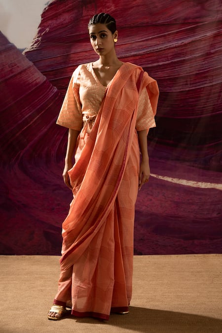 BANANA labs Peach Cotton Handblock Printed Wavy V-neck Saree With Blouse 