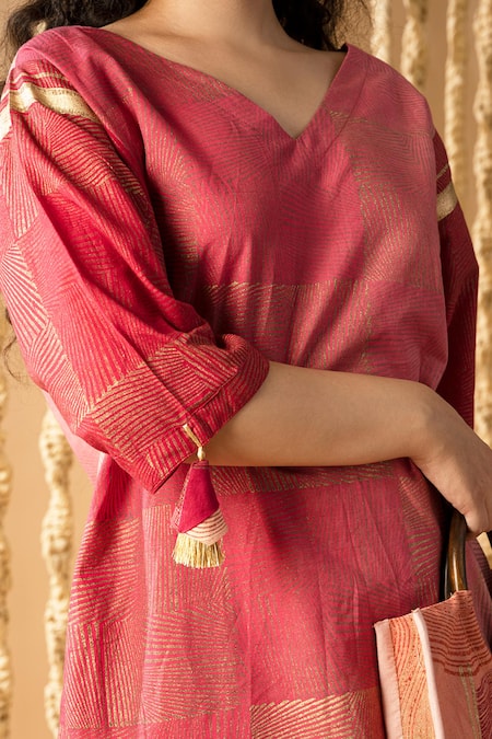Buy_Banana Labs_Pink Cotton Tassels V-neck Linear Handblock Print Kurta Pant Set _Online_at_Aza_Fashions