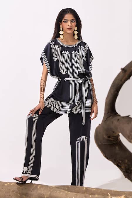 Buy_Kamaali Pret_Black Round Neck Cairo Placement Print Kaftan Top With Pant _Online_at_Aza_Fashions