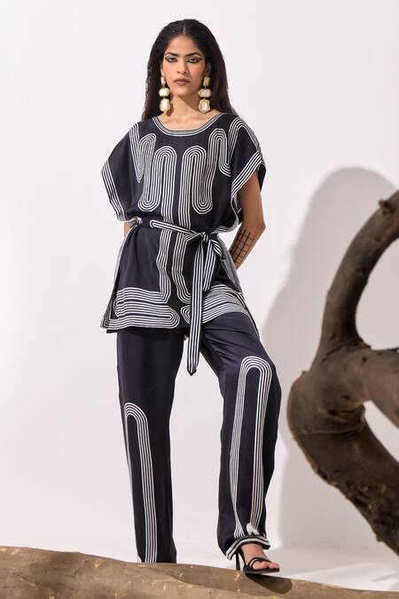 Kamaali Pret_Black Round Neck Cairo Placement Print Kaftan Top With Pant _at_Aza_Fashions