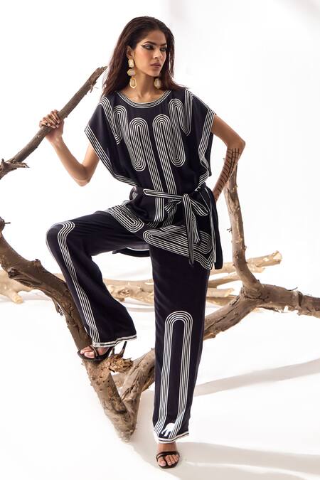 Buy_Kamaali Pret_Black Round Neck Cairo Placement Print Kaftan Top With Pant 